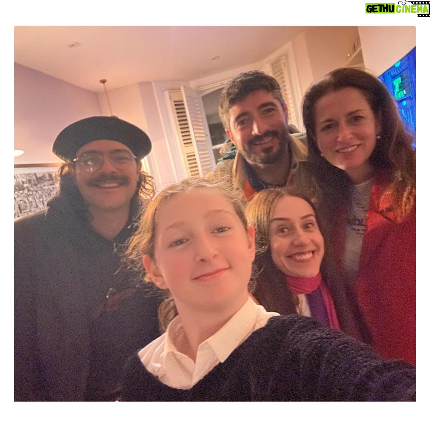 Marianela Núñez Instagram - Un sábado de lujo en casa con gente linda mucha charla,risas,comida rica,michis y creando momentos y recuerdos para no olvidar 🤍🪽 @sabpisacco gracias por armar este encuentro