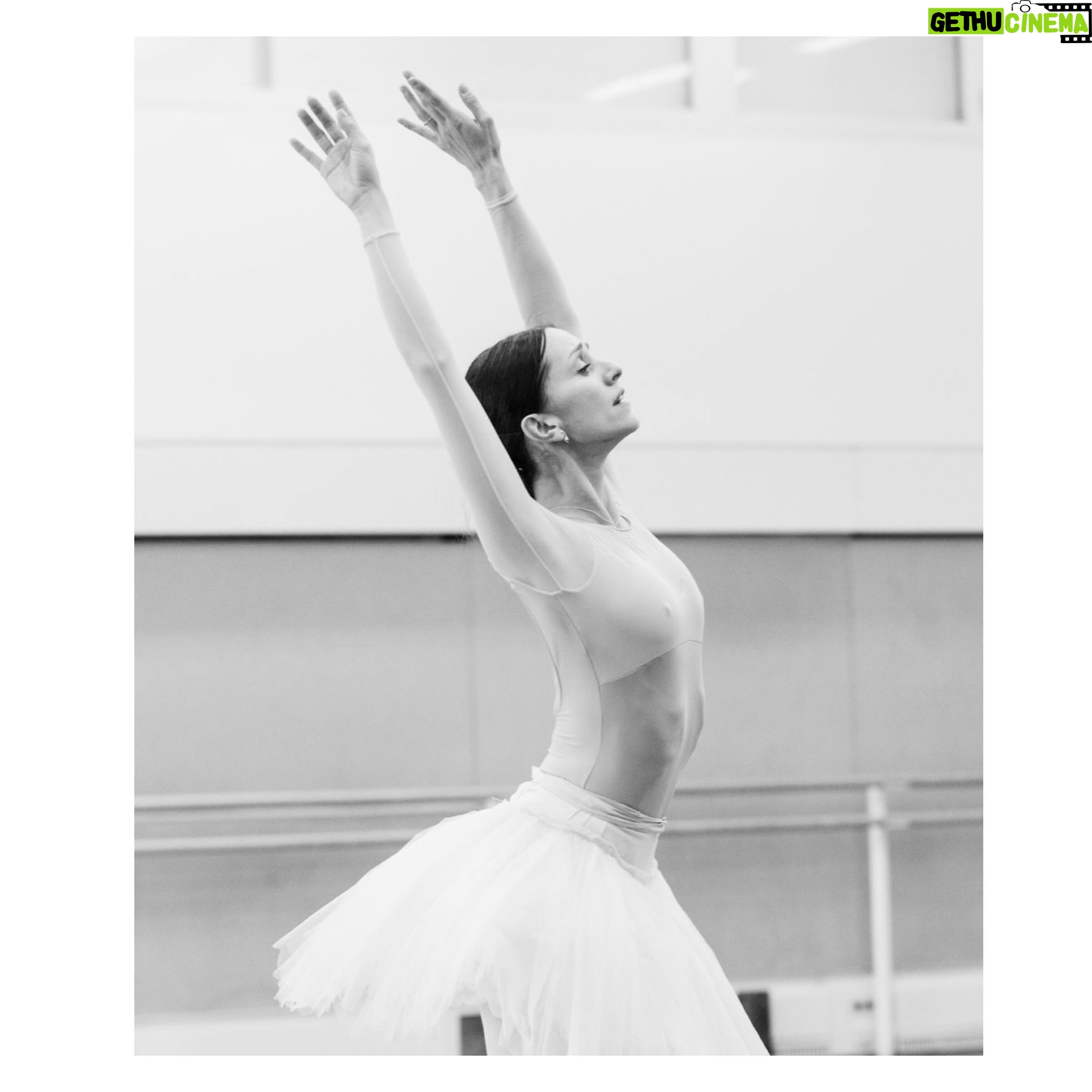 Marianela Núñez Instagram - 🦢🤍 Photo @mariahelenabuckley
