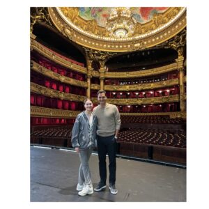 Marianela Núñez Instagram - Una de las personas que mas me inspira a diario. Por su gran talento,disciplina,inteligencia y tantas cualidades más. El supo transformar el deporte en Arte ✨ Roger Federer @rogerfederer mi profunda admiración y respeto Gracias por tanto…. Por eso Conocerlo en este Templo de La danza ,en este escenario soñado por mi en los últimos 20 años es un gran regalo…uno que guardaré en mi corazón para siempre ❤️
