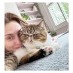 Marianela Núñez Instagram - ❤️🥹😭 me derrito de amor Romeo Recién me despierto perdón por la cara de dormida todavía con la almohada pegada en la cara 🤣 Buen día para todos ustedes x