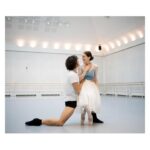Marianela Núñez Instagram – When you are having the most magical time working on one of the most special roles with a beautiful partenaire and your wonderful coach of many years ✨😌🙏🏻
Thank you @dancersdiary for capturing these moments x