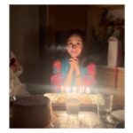 Marianela Núñez Instagram - Celebrando otro año más de vida con gente querida… Hubo muchas empanadas,tartas,dulce de leche y hasta hubo 3 ESTRELLAS ⭐️⭐️⭐️ 🇦🇷 Muchas risas y mucho amor! Gracias @saraleonorstudio por abrirnos tu casa para celebrar mi cumple. Tu generosidad es de otro planeta ❤️ Gracias a los cocineros @aja.andro @sabpisacco @fannyboselli Y gracias al resto del grupo por estar presente! A mi familia por supuesto que están presentes aún estando lejos y a todos uds por cada uno de sus mensajes Mi celu explotó de tanto amor ayer! Los quiero y brindo por otro año más de vida y por todos ustedes xxxx Mi outfit the @nrbyclothing WOW WOW WOW thank you x