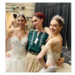 Marianela Núñez Instagram – A little message for @cignol77 🤍 as it really touched me to see you getting so emotional on Friday….and also the build up since last time I saw you last year when you knew this moment was coming.

Dear Luana,even though I don’t know you very well  I have always  been touched by your love,professionalism and respect for our art form since my first guesting with @teatroallascala
Seeing you working in class and rehearsal was always lovely….your commitment and presence was so beautiful to witness and then all this would multiply when i would catch a glimpse of you on stage…
There were moments while i was dancing the Gremin Pas de Deux or moments in Giselle that my eye will go to you….always so present in the moment…it was so clear to see how much you loved being there,your stage and your company.
Seeing you getting so emotional on Friday made me respect you even more…people like you are what theatres need…and i promise everything you gave all these years will always stay around in every corner of this magnificent Opera House
Brava Luana

And another brava to my dear friend @mariacelestelosa for her gorgeous Odette…I am so proud of you!

Las tres somos argentinas 🩵🤍🩵 me salió un momento de #orgullonacional 🤍🙏🏻