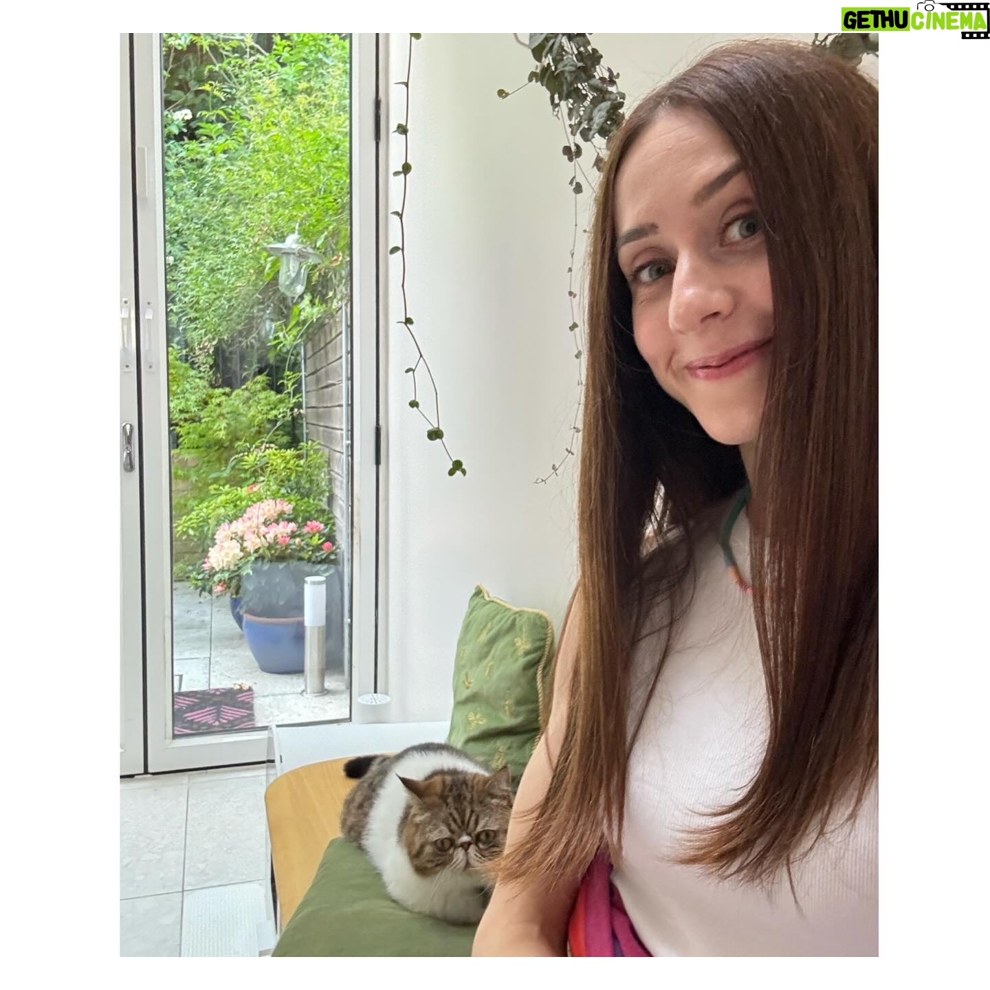 Marianela Núñez Instagram - Un sábado de lujo en casa con gente linda mucha charla,risas,comida rica,michis y creando momentos y recuerdos para no olvidar 🤍🪽 @sabpisacco gracias por armar este encuentro