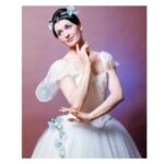 Marianela Núñez Instagram – Que importante es la historia y tradición…para mi ingredientes necesarios para el desarrollo de un artista.
Ingedientes que los siento necesario en mi día a día  como bailarina…son oxígeno y fuente de inspiración.
Ser parte de una noche como la de hoy en un gran templo del arte como el @teatroallascala y celebrando una de las bailarinas más icónicas en el mundo del ballet Carla Fracci es una gran honor…y por sobre un bello recordatorio de lo importante que son estos tributos para mantener vivo todo lo bello que nuestro arte brinda…y mantenerlo vivo y cuidado para seguir creando un futuro con mucha luz ✨
Gracias @manuel.legris por esta invitacion y por tantas otras en estos últimos años 🙏🏻❤️