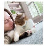 Marianela Núñez Instagram - ❤️🥹😭 me derrito de amor Romeo Recién me despierto perdón por la cara de dormida todavía con la almohada pegada en la cara 🤣 Buen día para todos ustedes x