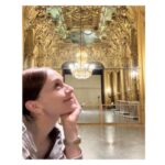Marianela Núñez Instagram - Un verdadero templo del arte…. De la Danza! En cada rincón de este teatro y con cada persona que voy conociendo me encuentro y conecto con: Belleza,tradición,,historia,magia,mística y mucho más ✨ @operadeparis que honor poder vivir y respirar todo esto…me guardo todo en el corazón para siempre ❤️