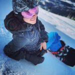Marie Avgeropoulos Instagram - Good view today and the mountain not bad either 🖤 #girlswhosnowboard #ride #gooutsideandplay @ridesnowboards