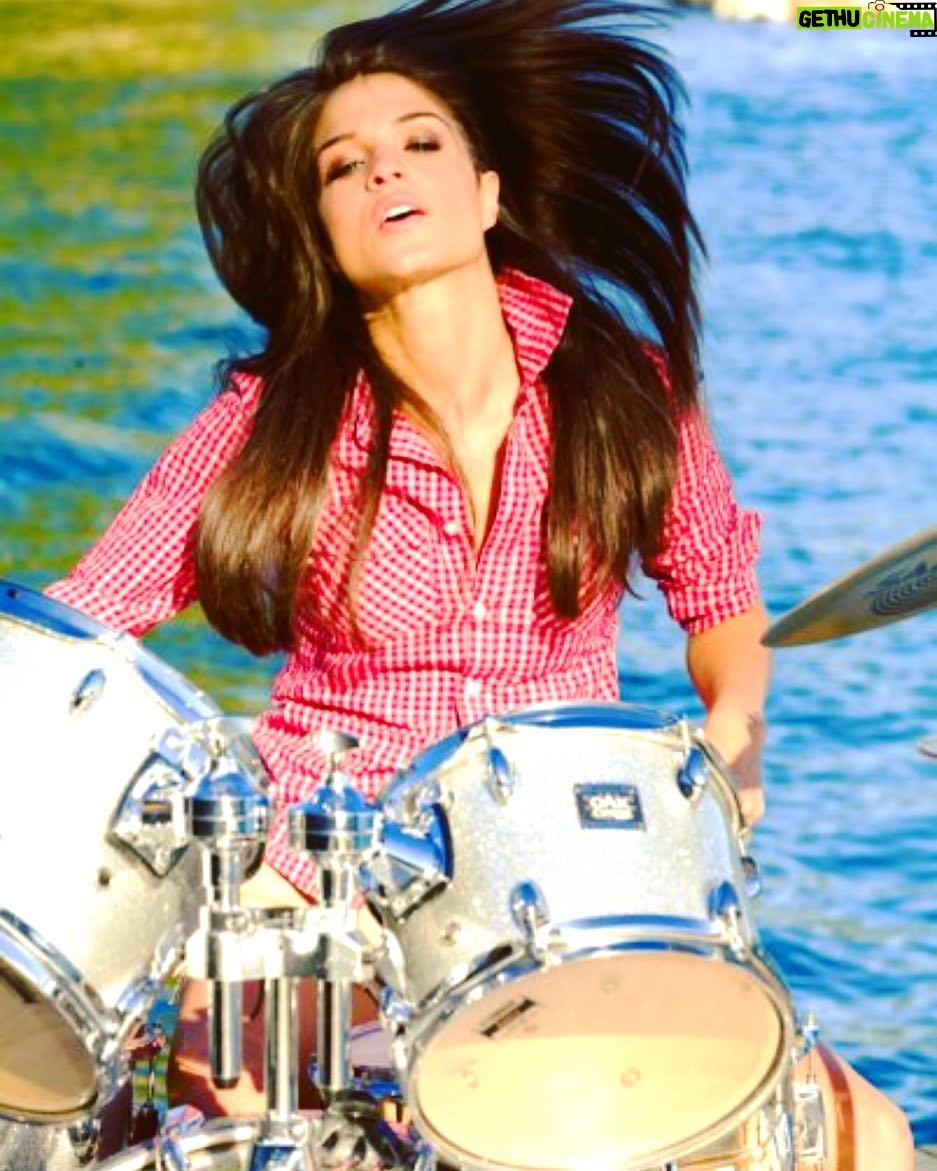 Marie Avgeropoulos Instagram - I enjoy long romantic walks to my drum kit . What are your hobbies ? #drummer 📸@masterdreamer