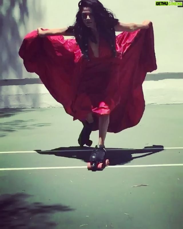 Marie Avgeropoulos Instagram - Who needs glass slippers when you have size 12 men’s roller skates and a gown with a train ? 💃🏻#seizetheday #carpediem #ootd @christianmarc @3020designerresale @rierasmussen @novakaplan @sarahfuhrman @bwrpr @garymantoosh