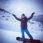 Marie Avgeropoulos Instagram - Summers shed but soon we shall SHRED!! 🏂❄️ . . . . . . . . #snowboarding #ohcanada #winter #fun #✌🏼#whistler #home