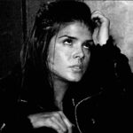 Marie Avgeropoulos Instagram - ....when people tell me Christmas is a relaxing time of year .... #airports #crowds #roads #ohmy 😳