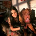Marie Avgeropoulos Instagram - On set snaps w/ @mybestfriendchewy #the100 #the100season5 @cw_the100