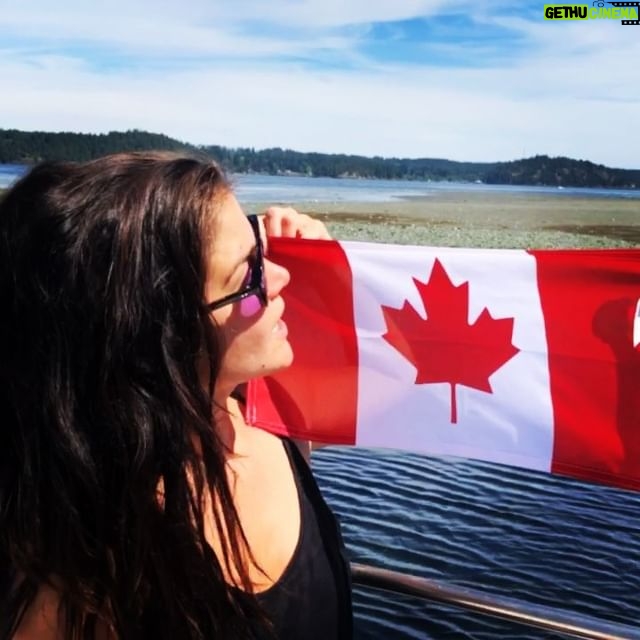 Marie Avgeropoulos Instagram - I ❤️ this country and I am proud to Be Canadian ! Happy 151 Birthday good lookin ‘ . #ohcanada #iamcanadian 🇨🇦
