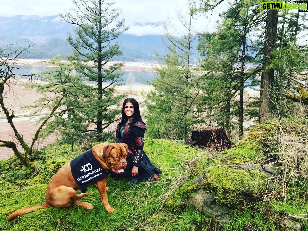 Marie Avgeropoulos Instagram - BTS season 5 of #the100 in beautiful #Vancouver chilling hard with @mybestfriendchewy