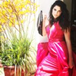 Marie Avgeropoulos Instagram – The moment I realized someone took off with my snacks … and it’s challenging to do a high speed chase in a gown #🤔 #houstonwehaveaproblem