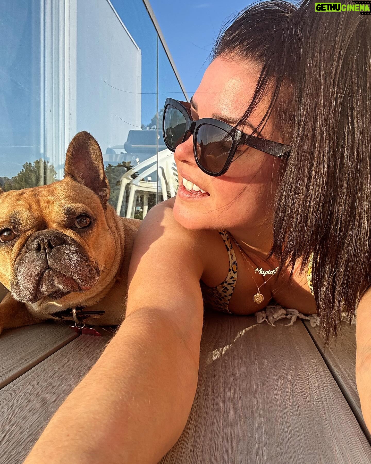Marie Avgeropoulos Instagram - My kinda woman @soleil_all_day_
