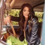 Marie Avgeropoulos Instagram – I just had to take one shot in @michaelduenas baby blue #bronco ! Dream ride . @jejunemag  @alishahairmakeup @mrqfears @shannafisher