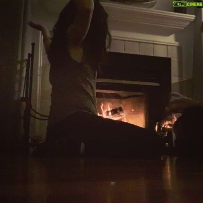 Marie Avgeropoulos Instagram - #stayhome session , Not a bad date in #isolation #stayhealthy #❤️ @alainmoussi