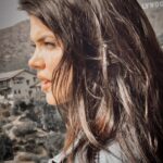 Marie Avgeropoulos Instagram - Honey I’m homeeeeee . . . . . . 💄@novakaplan 💁🏻‍♀️ @jennlagron 📸 @jamiezekofsky