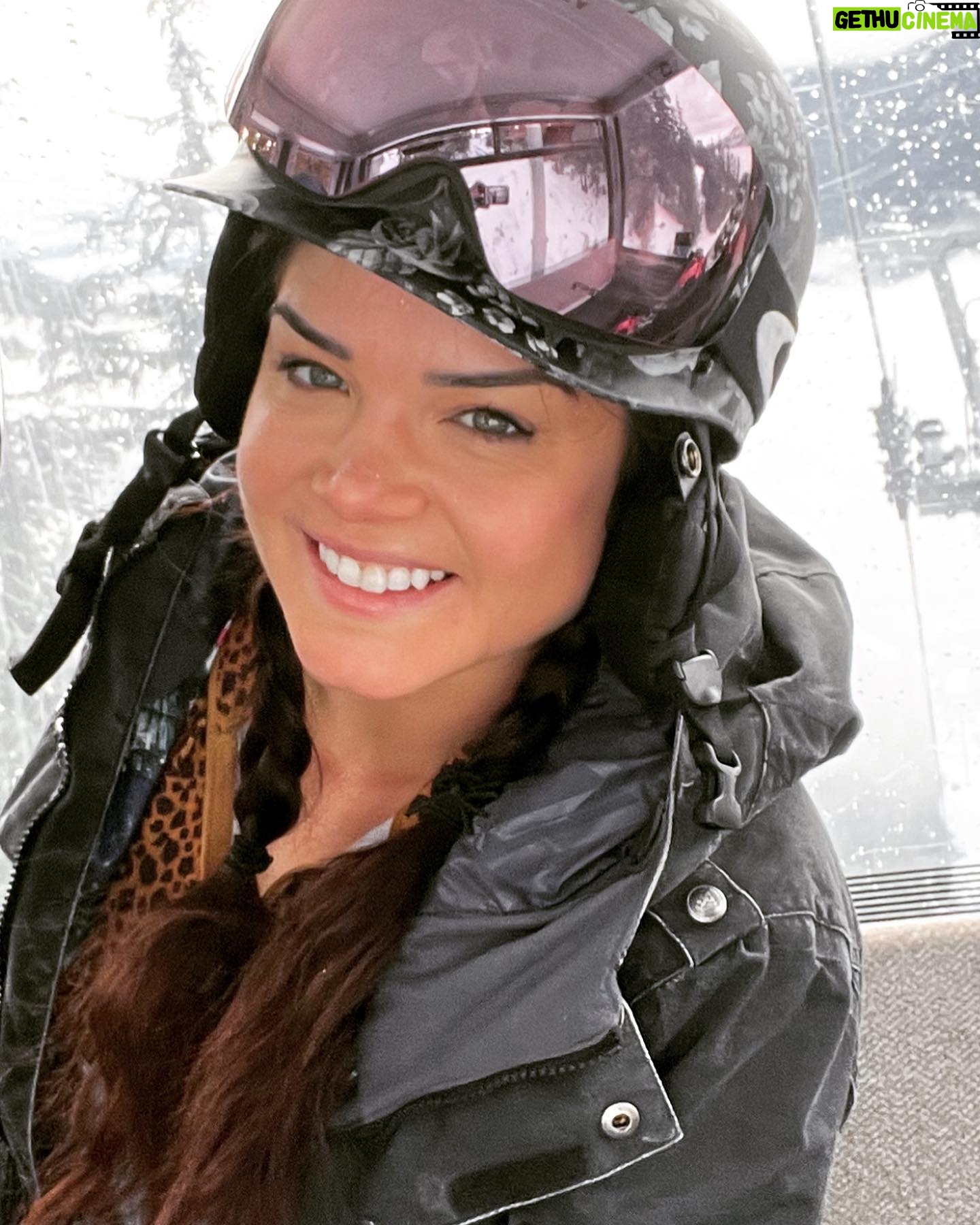 Marie Avgeropoulos Instagram - Helmet hair don’t care 🏂❤️✌🏼#whistler #pow
