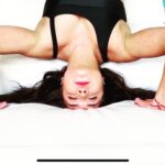 Marie Avgeropoulos Instagram - Who ever told you that going upside down makes you feel calm was a liar . . . . . . #meditation #challenging #🤷🏻‍♀️ #🤦🏻‍♀️ #tryanythingonce