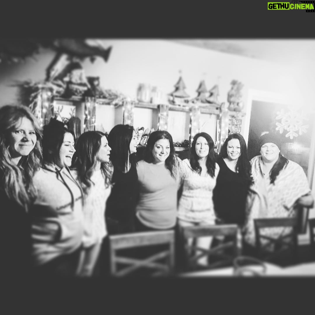 Marie Avgeropoulos Instagram - Home is where your bestest bitches live #longtimenoSee @jl1318 @tansmith86 @darlenerose10 @lacer85 @yolham @arjaanne