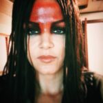 Marie Avgeropoulos Instagram - I like playing a villain . Her smile is never quite right . The more successful the villain , the more successful the picture . #the100 #season5 #throwback #storyteller #bloodreina #villian #good #bad 🖤@mupbycory