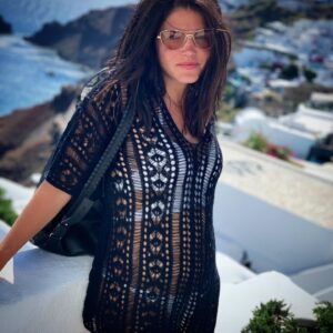 Marie Avgeropoulos Instagram - Either my hair needs a wash or Greece is calling …. 🧐🇬🇷🏛