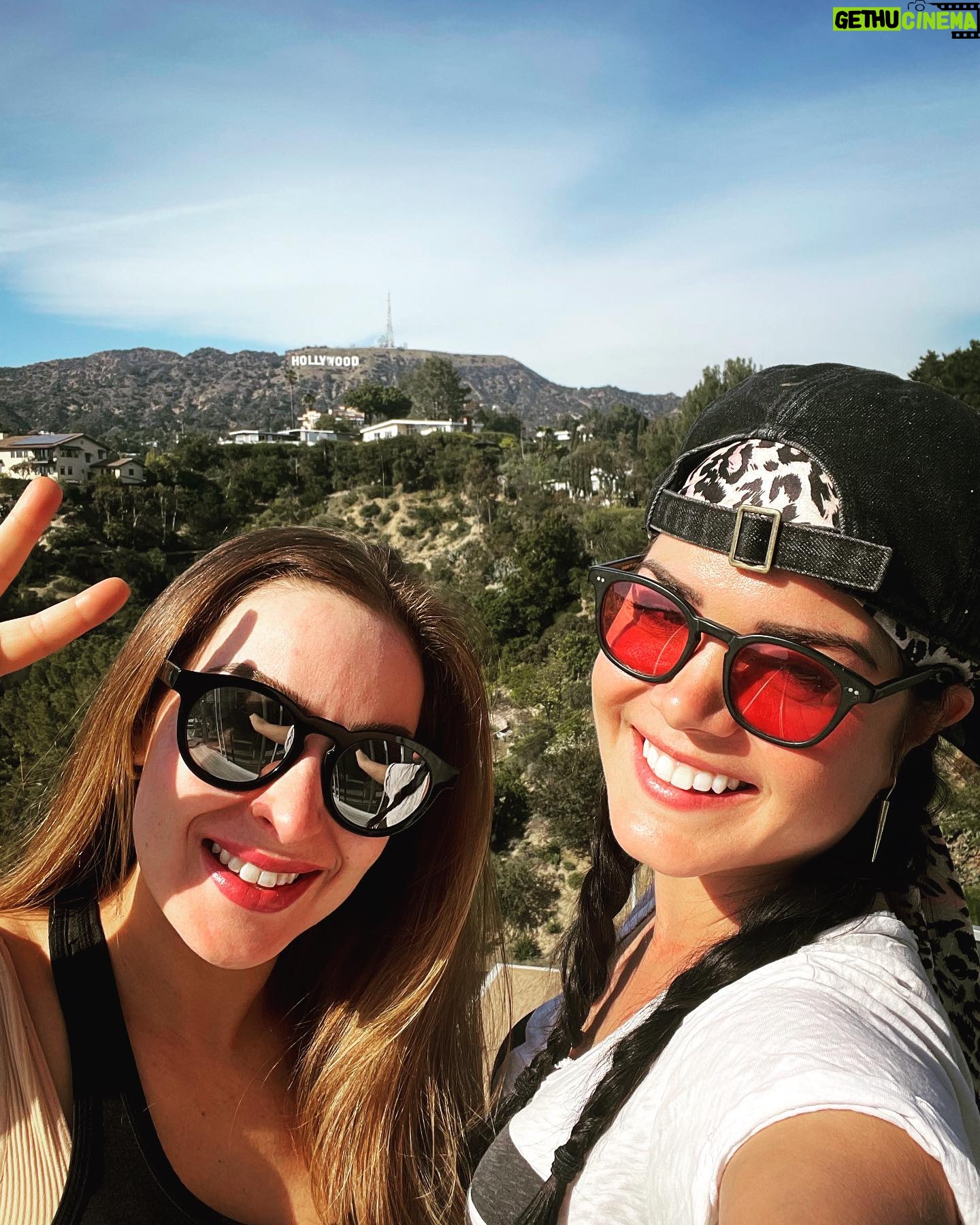 Marie Avgeropoulos Instagram - When 🇨🇦 gals soak up So-Cal 🌞 @jessadrienne . . . . . . . #soulsisters #🌞 #california #homesweethome