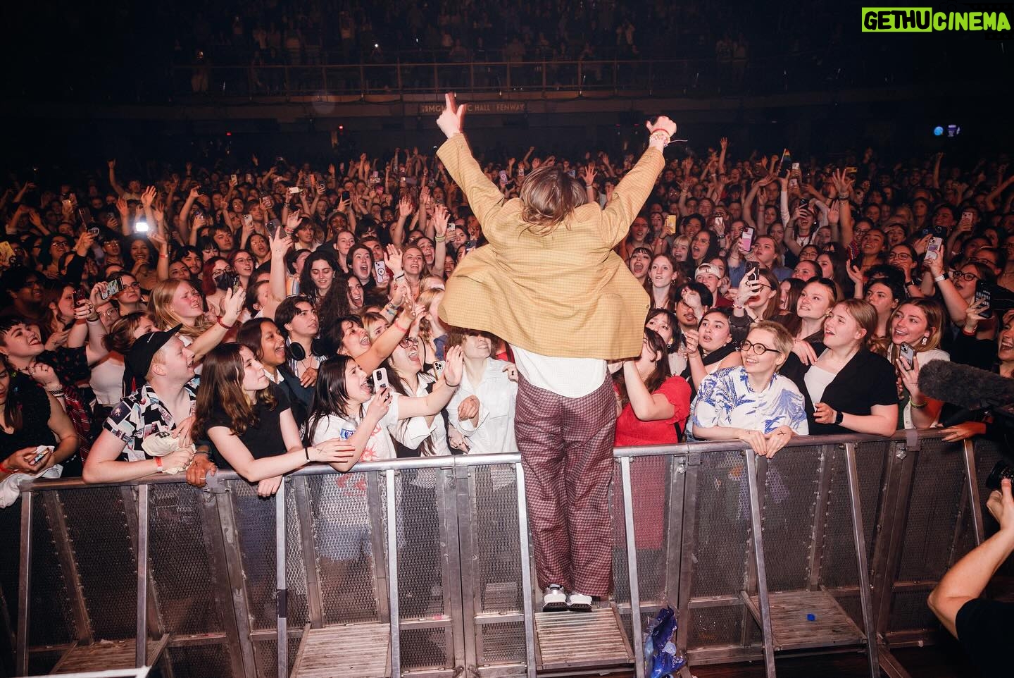 Marie Ulven Ringheim Instagram - boston you had me running a fucking marathon last nightπβ€οΈ we just kicked off the tour and it was honestly a dream come true!!!! forever grateful i get to do this!! philly next π©ββ€οΈβπβπ© πΈ @isakuzumaki π @goldengoose