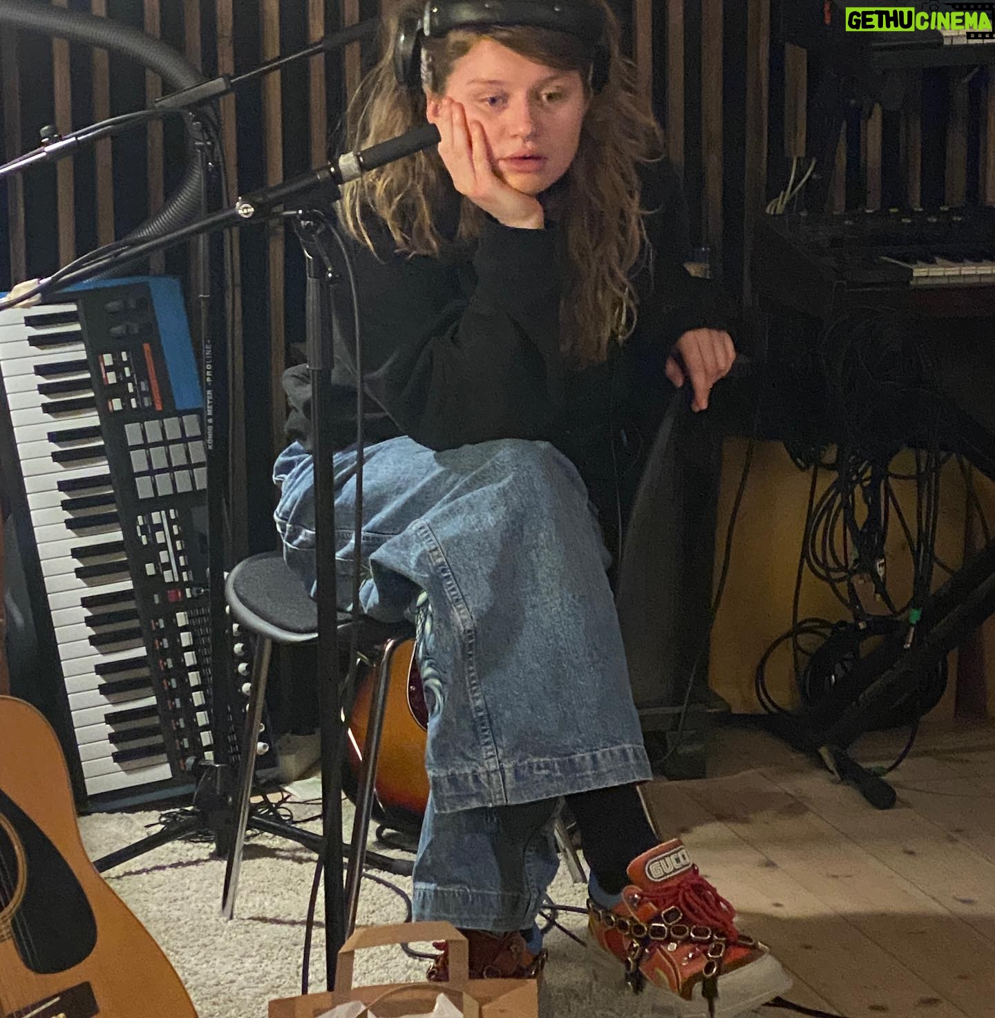 Marie Ulven Ringheim Instagram - music detective solving songs