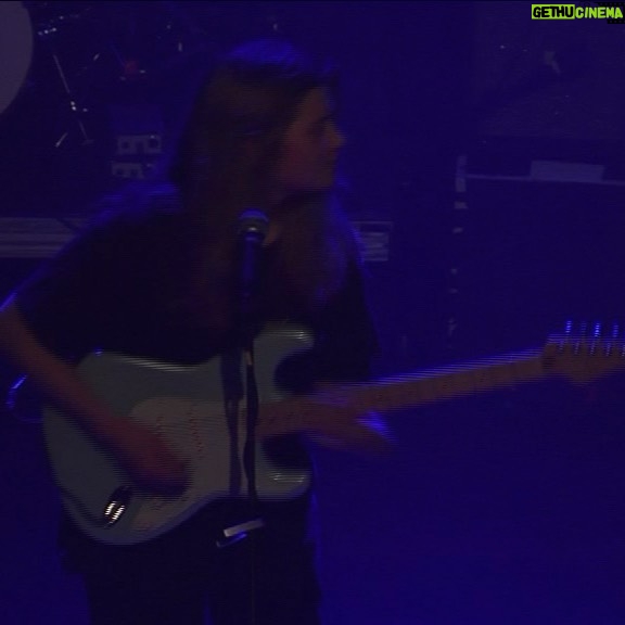Marie Ulven Ringheim Instagram - this was such a fun moment from may tour π join the next tour if u have time and want to ofc!! US TOUR AND EUROPE TOUR TICKETS iN biO!! also this is the clip of me falling lol it kinda looks intentional but FUCK i was in pain for weeksππ
