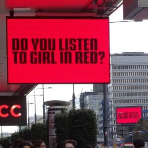 Marie Ulven Ringheim Instagram - 👀🔴