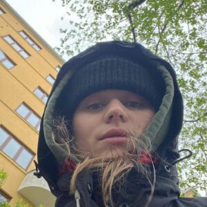 Marie Ulven Ringheim Instagram - recent life moments 🕸 ive had some voice issues this year, so here are the rescheduled US & UK/EU dates ❣️ i’m on total vocal rest, and the recovery is taking a while. i’m meeting a speech therapist next week and doing everything i can to get better!! if you can’t find your rescheduled date, i promise ill make it up to you. miss u and love u