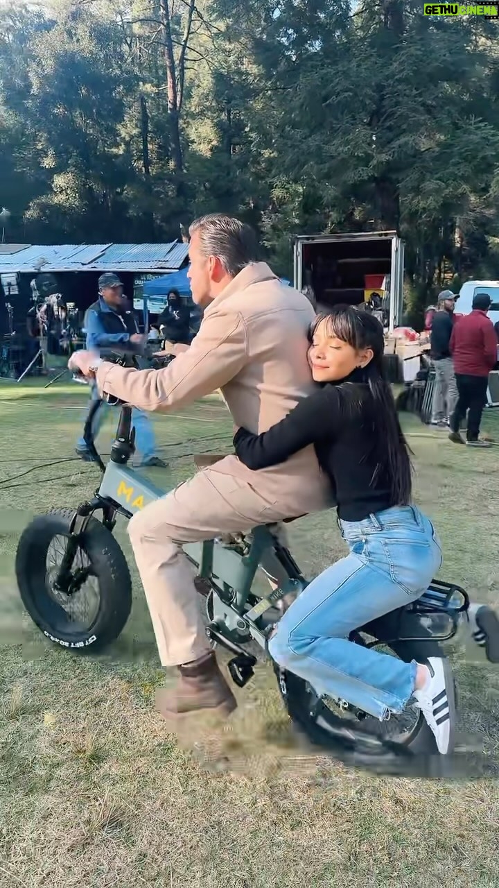 Mariluz Bermúdez Instagram - @vivirdeamorof a tres metros sobre el cielo 👋🏼🤣 ¿Qué tal nos quedó? 😎❤️🔥 • • • • #actor #vivirdeamor #fun #viral #fyp