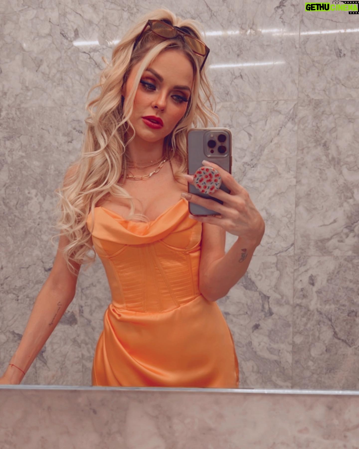 Mariluz Bermúdez Instagram - Amando a Ana Sofi en @vencermx Este fue el look de su pedida de mano!!!