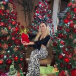 Mariluz Bermúdez Instagram - Feliz Navidad!! Que Dios nos siga bendiciendo!! 🎄🎁👶🏻🌟