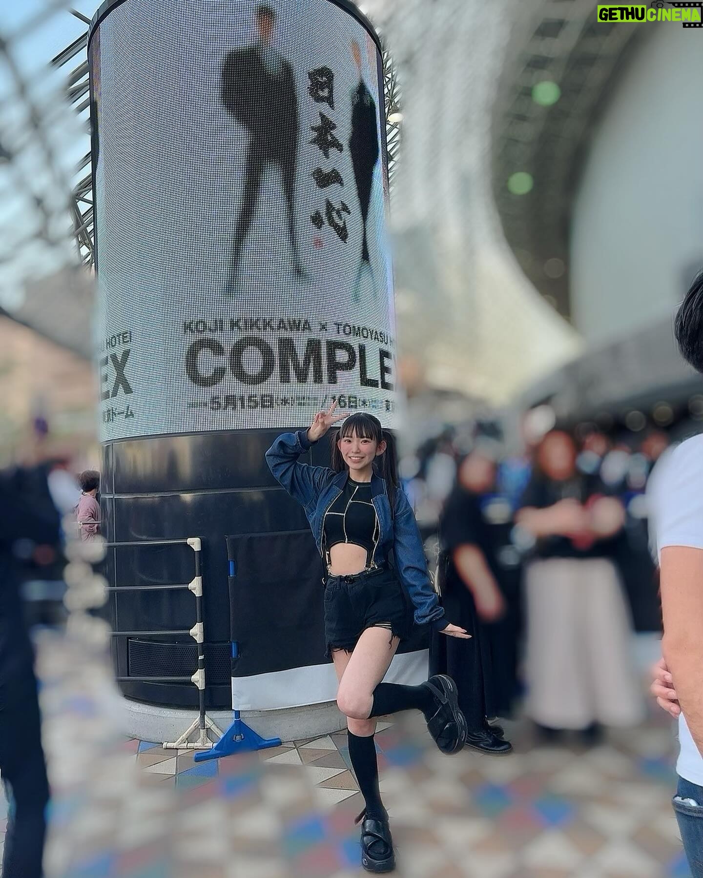 Marina Nagasawa Instagram - 幼い頃から家でずっと流れていて1曲残らず脳に染み付いているCOMPLEXの音楽を、母と生で体感できる幸せ! 目に焼きつかせました!!!! 最高に死ぬほどかっこよかったです!!!!!!! こういう形で復興支援に携われたこともすごく嬉しいです。 ほんとにほんとに、素晴らしい時間でした。 #COMPLEX #日本一心 #東京ドーム #吉川晃司 #布袋寅泰 #生ギター震えた #生きててよかった