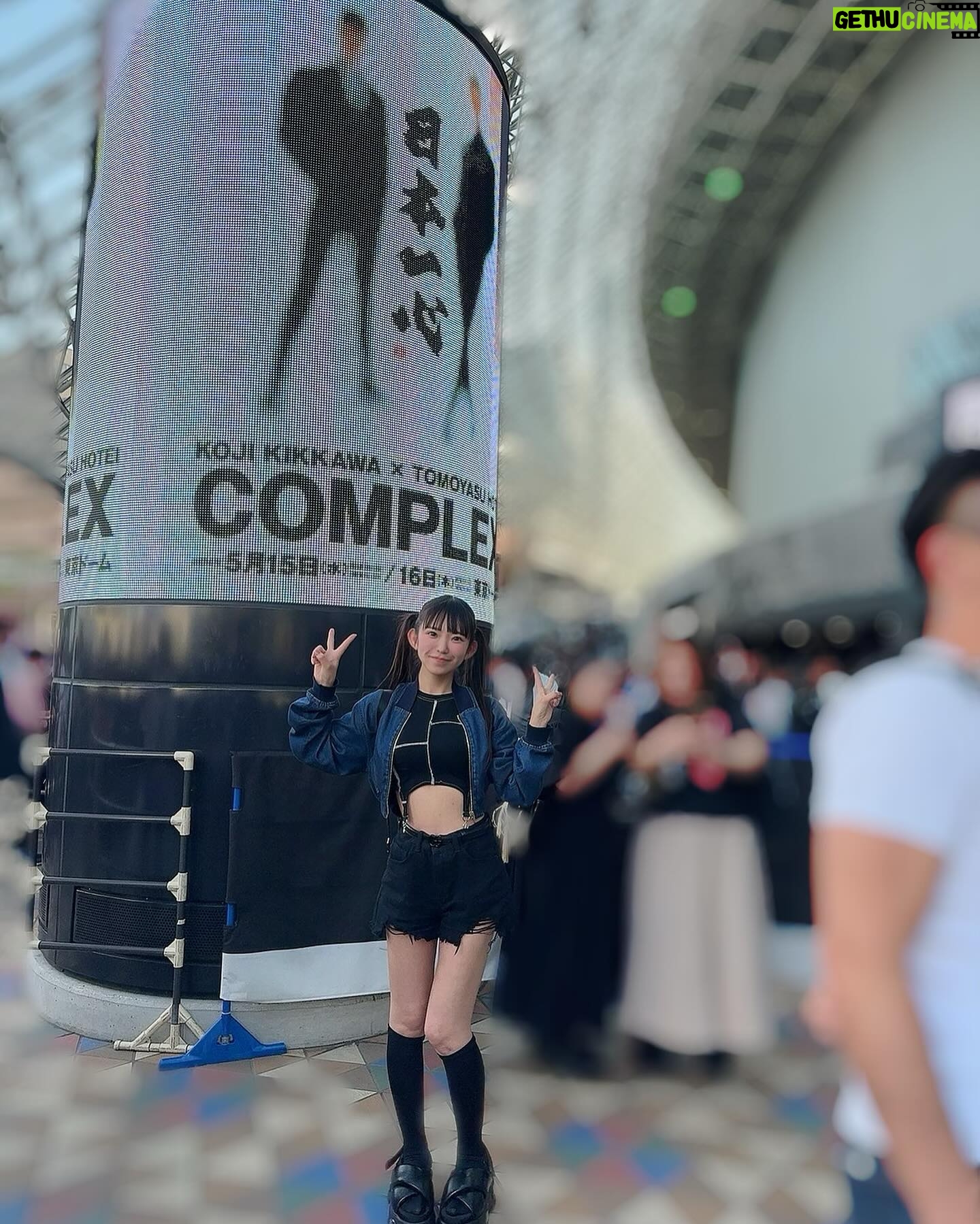 Marina Nagasawa Instagram - 幼い頃から家でずっと流れていて1曲残らず脳に染み付いているCOMPLEXの音楽を、母と生で体感できる幸せ! 目に焼きつかせました!!!! 最高に死ぬほどかっこよかったです!!!!!!! こういう形で復興支援に携われたこともすごく嬉しいです。 ほんとにほんとに、素晴らしい時間でした。 #COMPLEX #日本一心 #東京ドーム #吉川晃司 #布袋寅泰 #生ギター震えた #生きててよかった