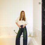 Marina Ruy Barbosa Instagram - pov: você descobrindo o segredo para ter um cabelo blindado e sem frizz. 🫧🛀 @pantenebrasil sempre na minha rotina de autocuidado #publicidade