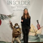 Marina Squerciati Instagram - One of my favorite things about the holidays?! ALL THE COOL PLAYS TO SEE! @lookingglasstheatre #themostwonderfultimeoftheyear #goseelivetheatre #holidaytheatre #mykidreallyscaredthatrat @appaman #kidscoats #goldcoat #kidsfashionisbetteethanmine