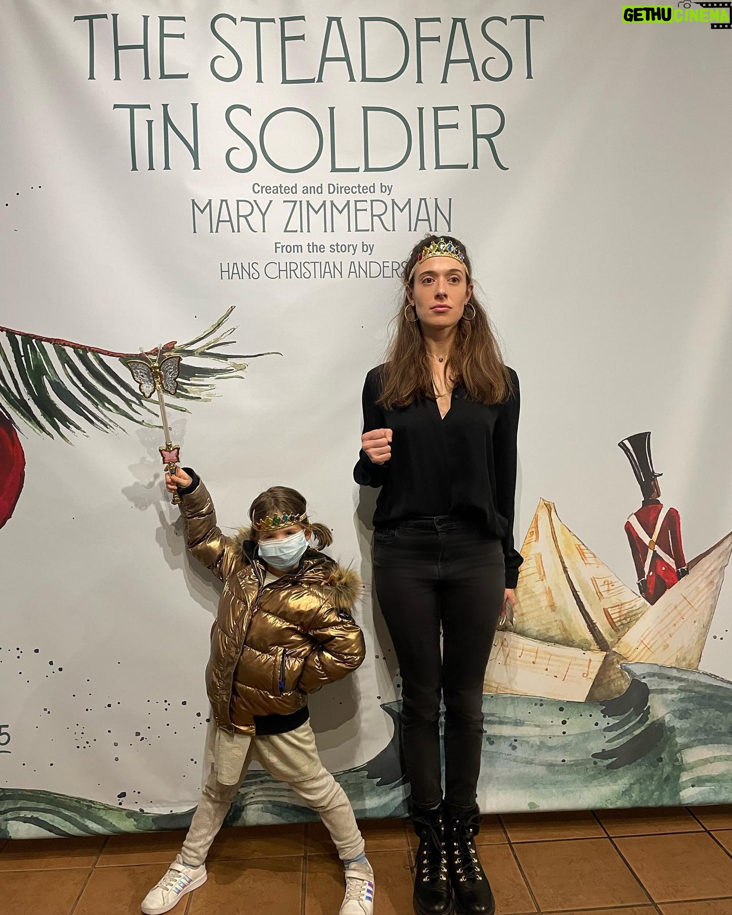 Marina Squerciati Instagram - One of my favorite things about the holidays?! ALL THE COOL PLAYS TO SEE! @lookingglasstheatre #themostwonderfultimeoftheyear #goseelivetheatre #holidaytheatre #mykidreallyscaredthatrat @appaman #kidscoats #goldcoat #kidsfashionisbetteethanmine