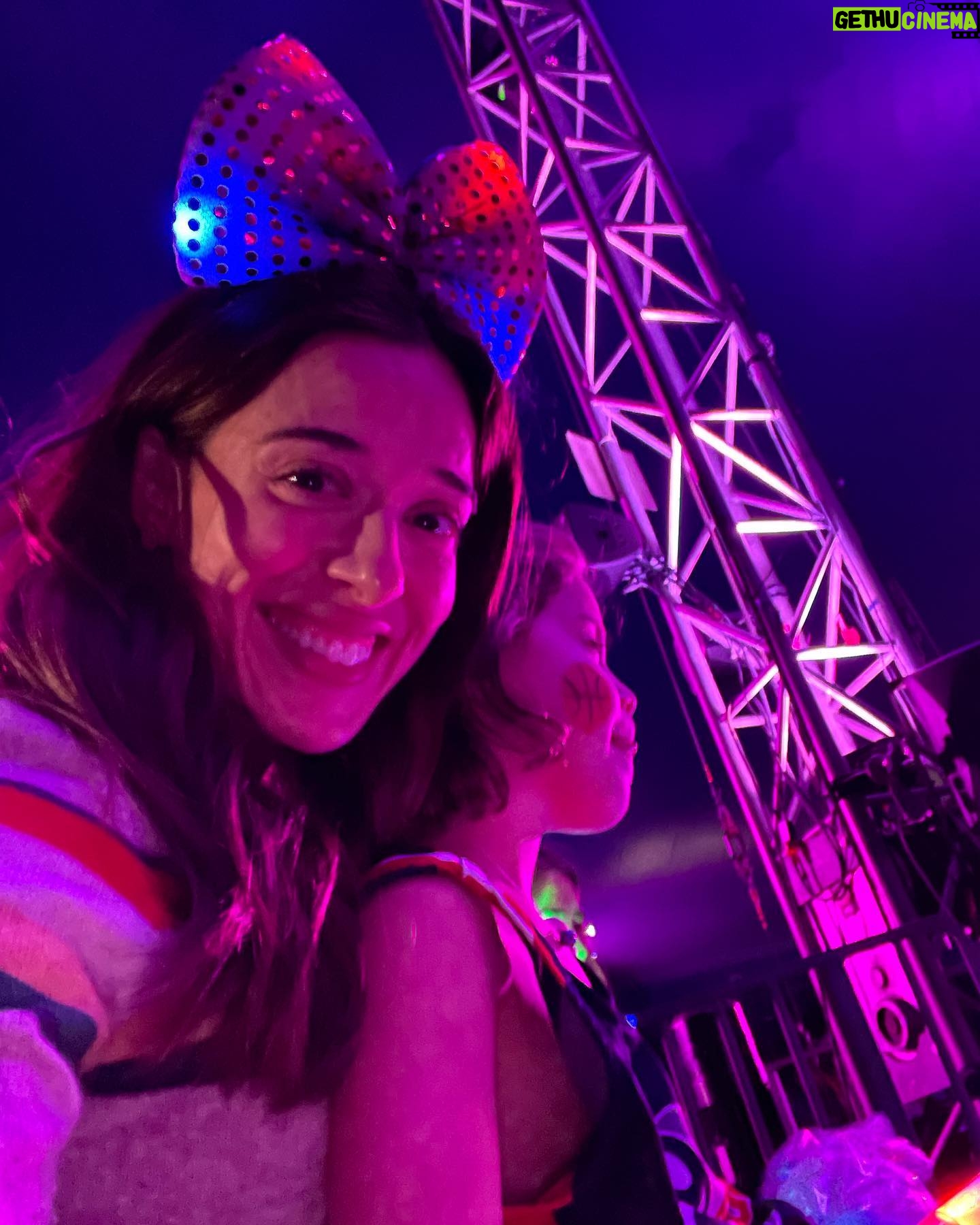 Marina Squerciati Instagram - Oh, you know, just making core memories over here. @universoulcircus #sofun #circuslife #momanddaughter #circusacts#goseelivetheatre #momsofinstagram #funthingstodowithkids #universoulcircus #circuslife #mydaughterisFEELINGIT #CANTSTOPWONTSTOP #lettherythmtakeyouover