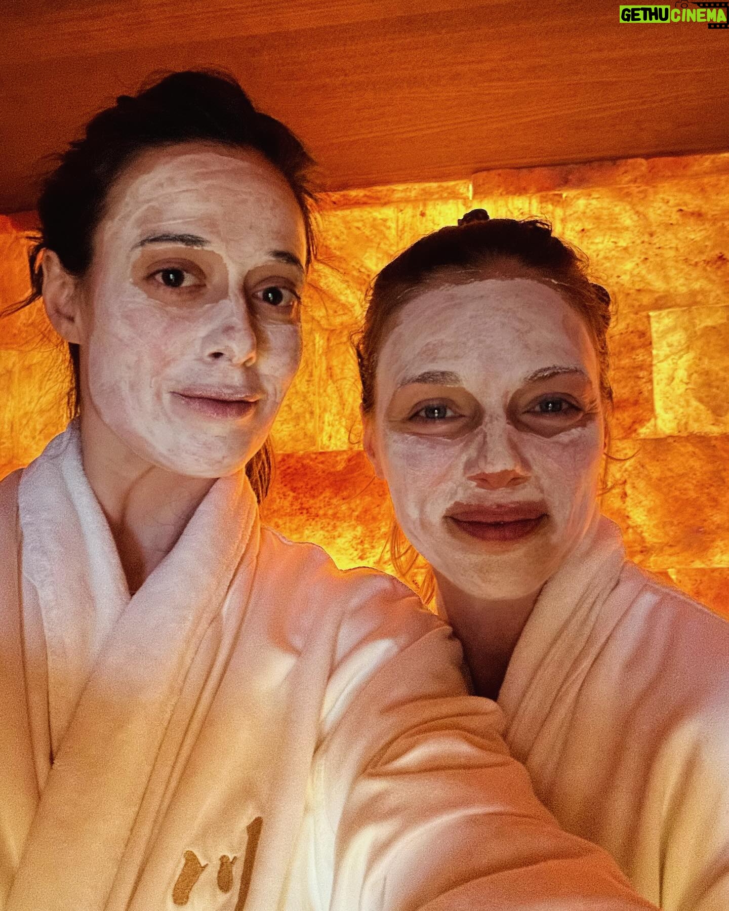 Marina Squerciati Instagram - Serious spa-ing with Tracy! @langhamchicago #staycation #girltriplife #birthdaytrip #birthdaytreat @spiridakos #birthdaygirl