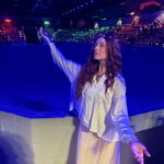 Marina Squerciati Instagram - This faire maiden liveth her besteth life @medieval_times. She also learnth she haveth a bloodthirst for sword battles. 😳 ⚔️ (Also, IG/reality in the last video...I did take 25 kids with me on a bus. 🫠) #medievaltimes #renissance #swordfighting #jousting