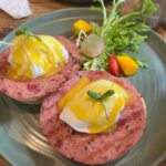 Marina Yers Instagram - 2024 Vs 2019 1️⃣ 2024. En mi nuevo piso en Bali, disfrutando de las vistas de mi habitación 😍🌱 2️⃣ 2019. Fumando un porro en Los Angeles, más grande que mi cabeza 😅 3️⃣ 2024. @whysneakss mi Sonia en el acompañamiento de 90 días conmigo, ya va por el 34 día limpia y me manda mensajes siempre agradeciéndome todo lo que hago por ella día a día. Mi empresaria favorita ❤️ 4️⃣ 2019. En Ibiza hasta el culo haciendo lo que mejor se me daba: mover el culo. 5️⃣ 2024. Comida sana, barata y buena todos los días en Bali. Esta es una foto de mi desayuno, que encima me parece una pasada porque yo no como cerdo y ellos tienen cecina (jamon que no proviene del cerdo) 6️⃣2019. Más bromas y apología a las dr*gas 7️⃣2024. En el gimnasio poniéndome como una bestia, cada día más lista, más guapa y más deportista ☺️ He dado un cambio de 180 grados. Y estoy orgullosisima de mi misma. NADA ni NADIE me va a parar. Este año va a ser mi p*to año y lo vais a ver todos 💪🏼 #concienciaplena #cambiodehábitos #cambiodevidatotal #sanar #sanarelalma #desarrollopersonal #desarrolloespiritual
