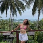 Marina Yers Instagram - Llevo varios dias replanteándome mi existencia y si estoy haciendo las cosas bien, si voy a hacer capaz, si todo esto merece la pena… Me salieron estas palabras que creo que a más de uno de vosotros os puede venir bien también. Entreguémonos a la vida ❤️ #vivirelpresente #vivirelmomento #reflexiondeldia