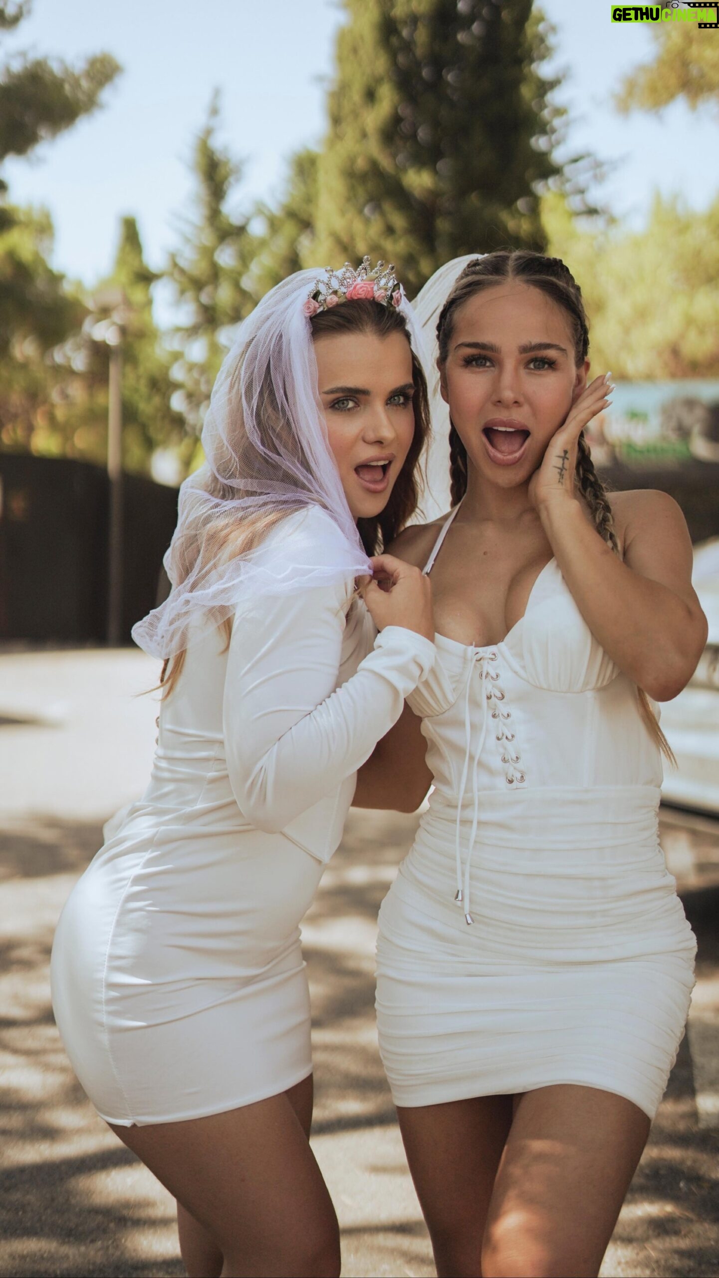 Marina Yers Instagram - Me casé con @soymichellemartii 🤌🏼🤌🏼 y todo grabado por @yei_philip