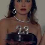 Marina Yers Instagram – ES MI 24 CUMPLEAÑOS 🎂 Pero puse 23 porque el de 24 se rompió 😂 así que lo dejamos en 23 vale? MÁNDAME FELICIDADES Y BUENAS VIBRAS ❤️❤️❤️ gracias @yei_philip por grabarme pedazo de video. “Todos los días es sobre mi solo que este viene con una tarta y una canción pesima” tal cual 😂😂👌👌 #birthdaygirl #birthdaycake